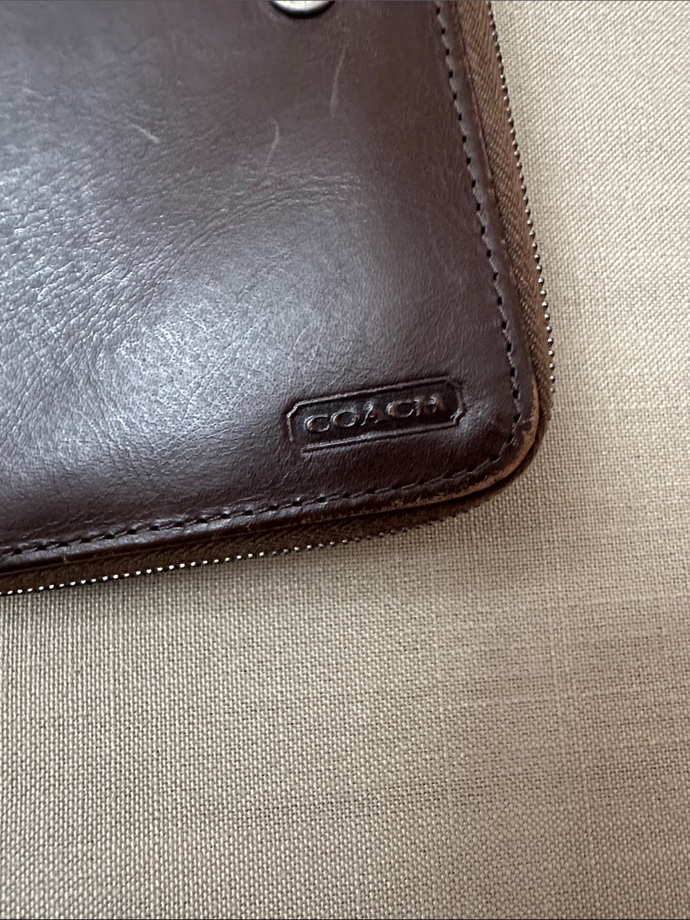 Vintage Coach Dark Brown Mahogany Leather Zip Around Wallet - Picture 3 of 10